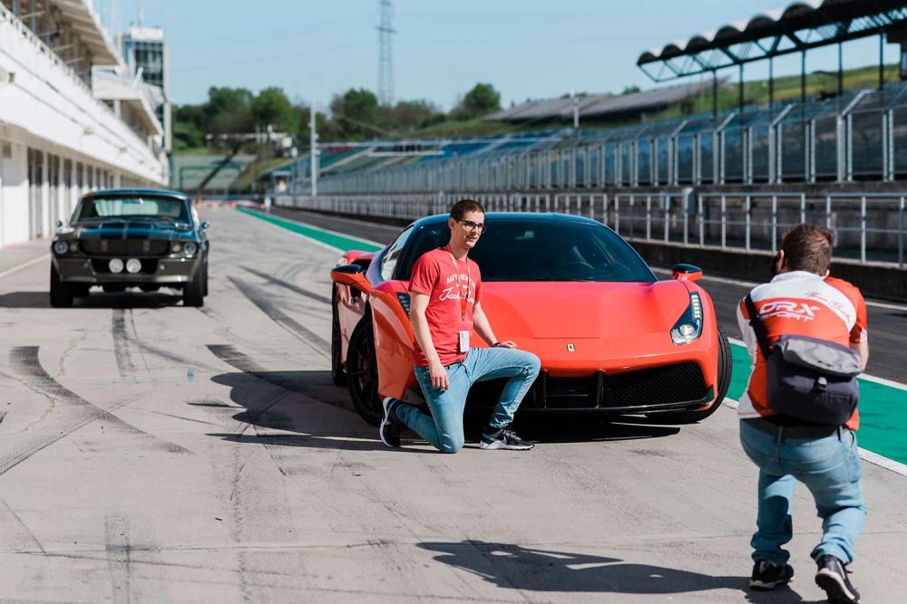 Ferrari élményvezetés nem csak férfiaknak