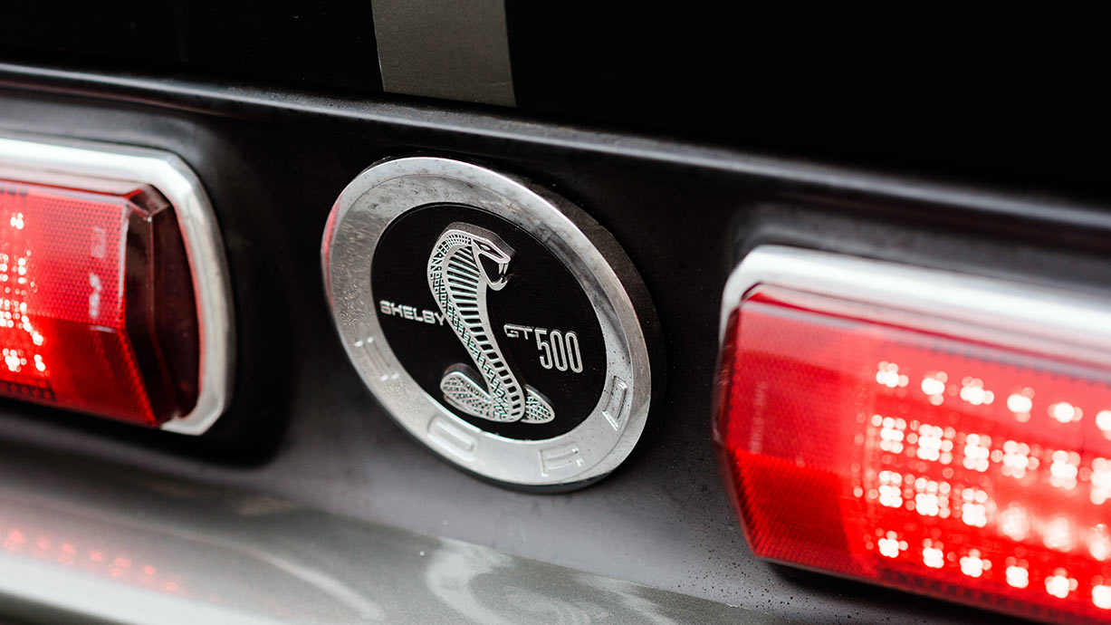 Shelby GT 500 Eleanor márkajelzés kobra