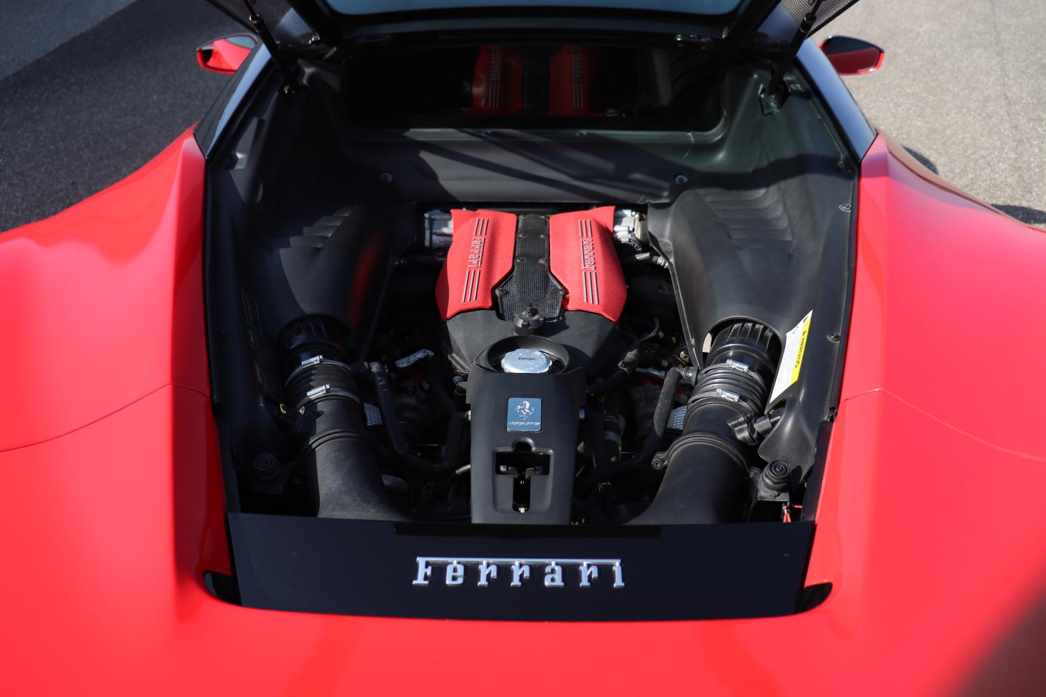 sportautó élményvezetés Ferrarival 