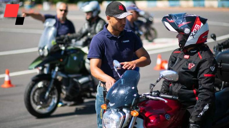 Motoros vezetéstechnikai tréning - 2.