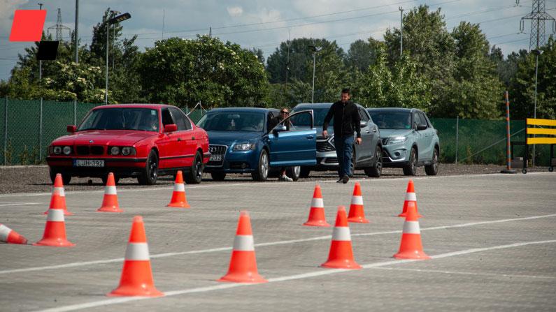 Autós vezetéstechnikai képzés | A városi közlekedés veszélyhelyzeteire felkészítő tanfolyam - 1.